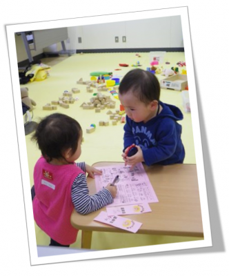 何書いてるの？　ん？ちょっとね…