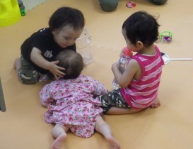 よその赤ちゃんもかわいがります❤