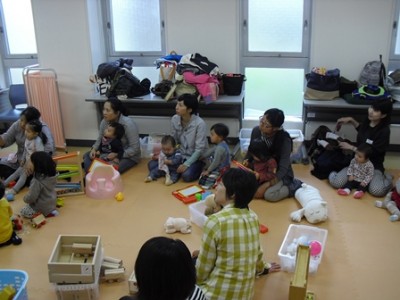 エプロンから何が出てくるかな…