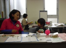 受付で打ち合わせ