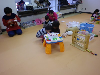 こっちにも、見慣れないおもちゃがあるよ！