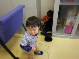 すき間に誰かいるよ！