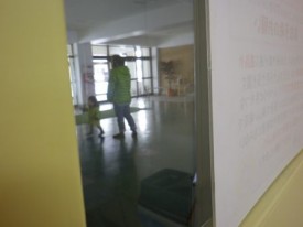 帰る前にろうかでお散歩♪