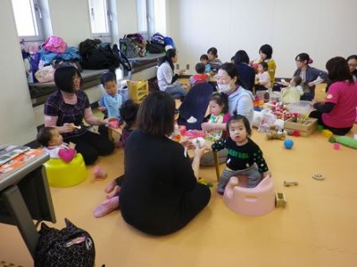 お昼、学食組がおでかけしても、今日はテーブルが足りないくらい！