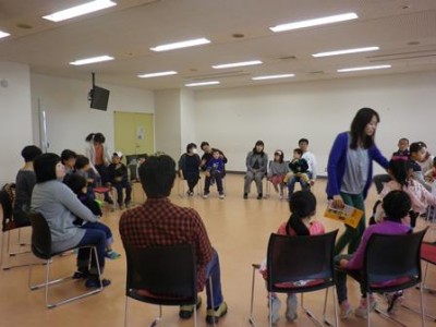 最初は輪になってスタート