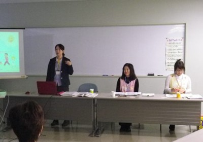 渡邉さんと、保育士の俵屋さん・佐藤さん