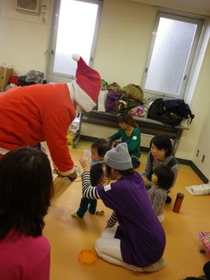 あわてんぼうのサンタさん、クリスマス前にやってきました!