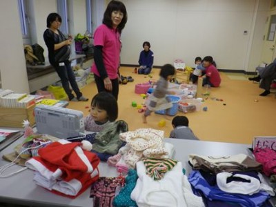 クリスマスソングのCDを聞きながら踊っていたHちゃん♪