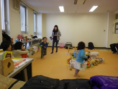 3時ごろは空き空き。学生Mちゃんを誘って追いかけっこ♪