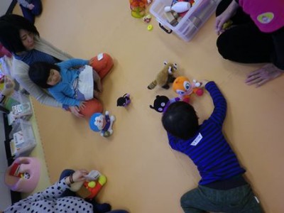 ひとやすみ。ぬいぐるみを並べて…