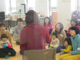 廊下から窓越しに撮ってみました