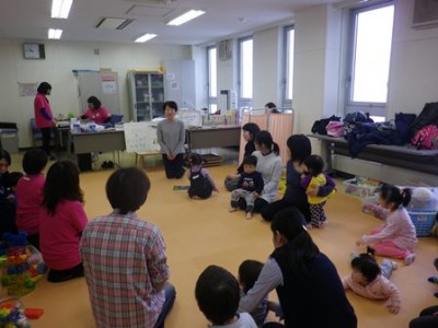 これから英語の手あそびをやります