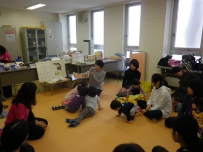 絵本の時は身を乗り出して♪