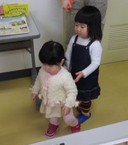 ささ、どうぞ、どうぞ♪ (あ、ハイ)