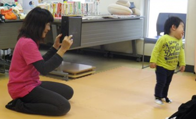 いないいない・ば～！でよろこぶJくん