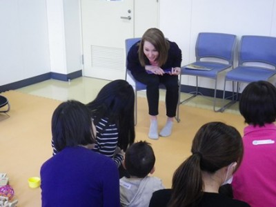 英語の絵本を持ってきましたよ~♪