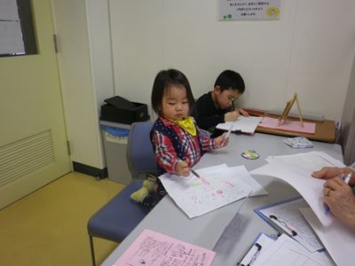 お絵かきに集中