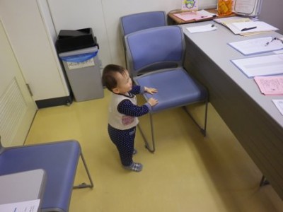 歩くのが楽しいKくんは受付までお散歩