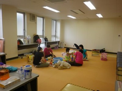 先月と打って変わって“空き空き”の室内