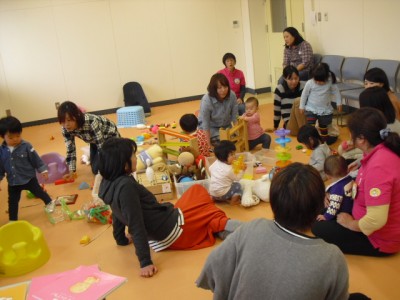 また少しにぎわってきました♪雨が止んで外も明るくなってきたぞ