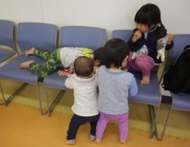 集まって、かたまる