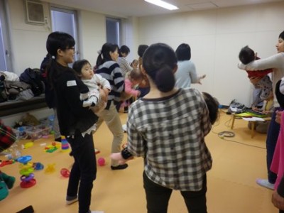 今度はブランコ、ゆ~らゆら