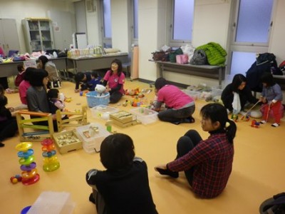 窓の外、明るくなったり暗くなったり…