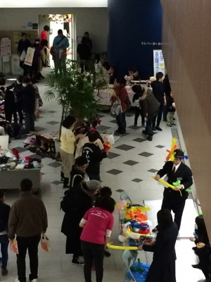 プレイルーム前はフリマやバルーンコーナー
